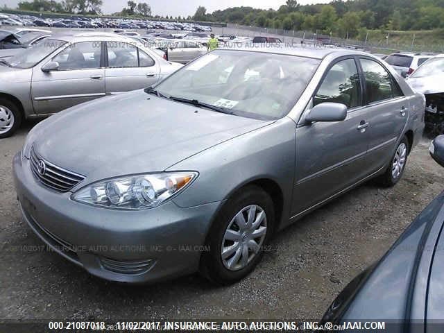4T1BE32K86U681497 - 2006 TOYOTA CAMRY LE/XLE/SE ნაცრისფერი ფოტო 2