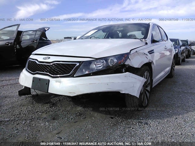 5XXGR4A69DG182820 - 2013 KIA OPTIMA SX WHITE photo 6