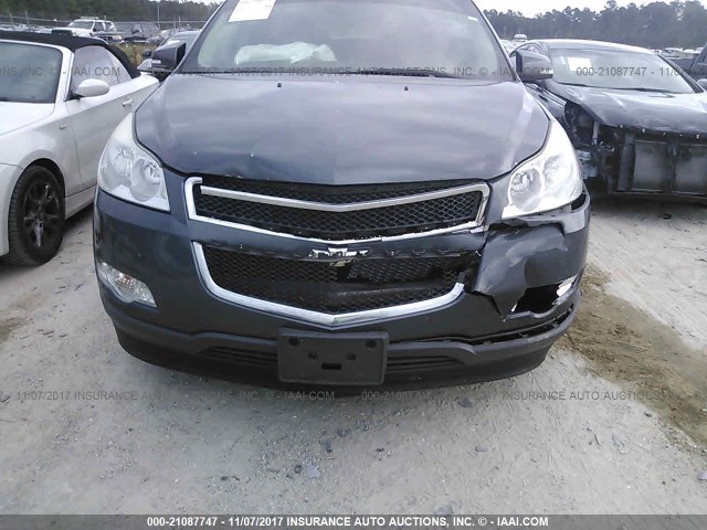 1GNKRJED1BJ219456 - 2011 CHEVROLET TRAVERSE LT GRAY photo 6