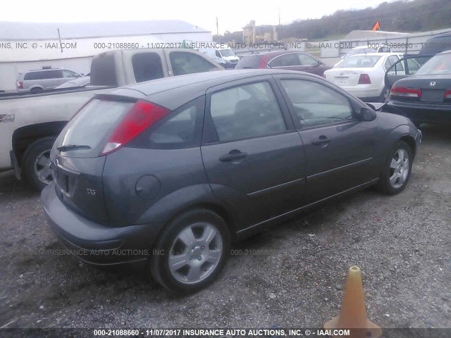 3FAFP37333R192922 - 2003 FORD FOCUS ZX5 GRAY photo 4