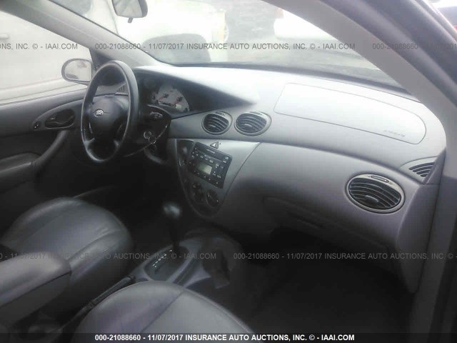3FAFP37333R192922 - 2003 FORD FOCUS ZX5 GRAY photo 5