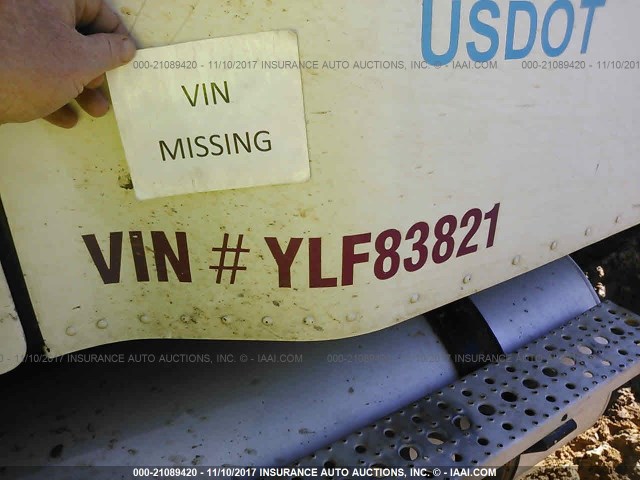 1FUYSDYB4YLF83821 - 2000 FREIGHTLINER CENTURY CLASSIC FLC120 WHITE photo 10