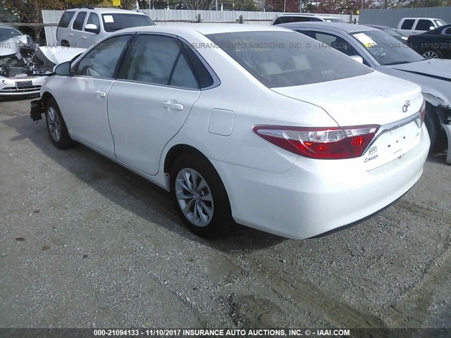 4T1BF1FK8HU292759 - 2017 TOYOTA CAMRY LE/XLE/SE/XSE WHITE photo 3