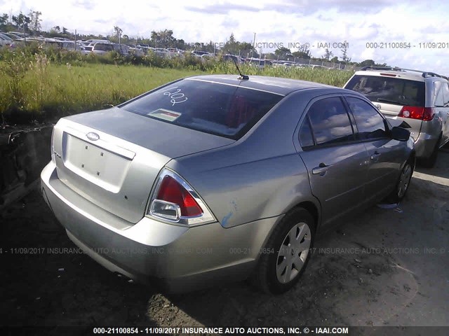 3FAHP06Z78R251216 - 2008 FORD FUSION S GRAY photo 4