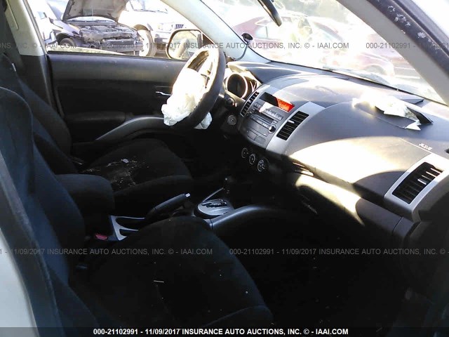 JA4AS2AW2BU018910 - 2011 MITSUBISHI OUTLANDER ES თეთრი ფოტო 5
