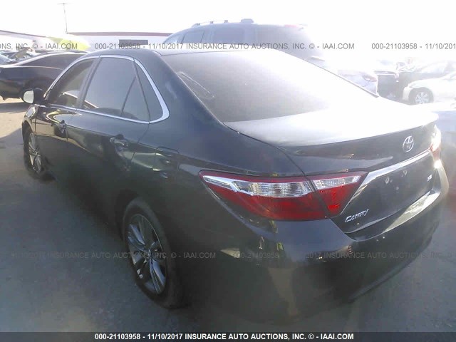 4T1BF1FK6GU179892 - 2016 TOYOTA CAMRY LE/XLE/SE/XSE Schwarz Foto 3