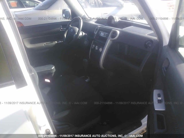 JTLKT324264035632 - 2006 TOYOTA SCION XB თეთრი ფოტო 5