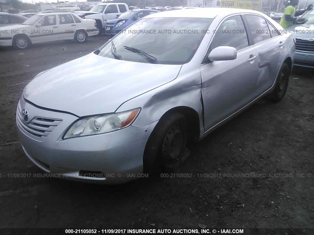 4T4BE46K48R024642 - 2008 TOYOTA CAMRY CE/LE/XLE/SE SILVER photo 2