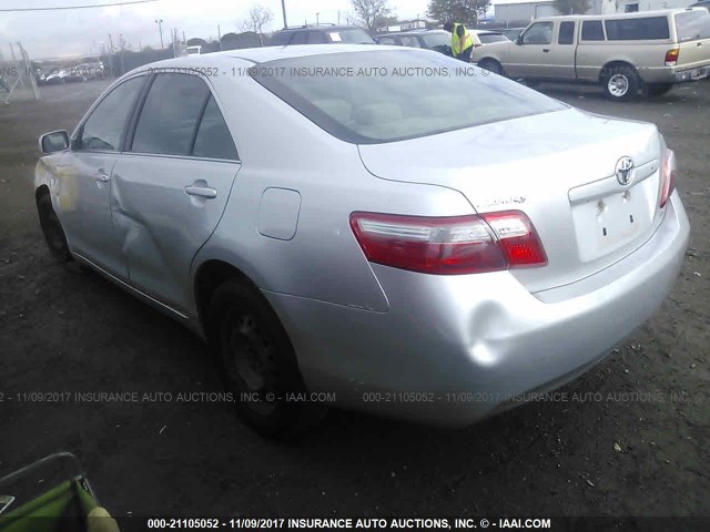 4T4BE46K48R024642 - 2008 TOYOTA CAMRY CE/LE/XLE/SE SILVER photo 3