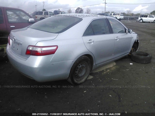 4T4BE46K48R024642 - 2008 TOYOTA CAMRY CE/LE/XLE/SE SILVER photo 4
