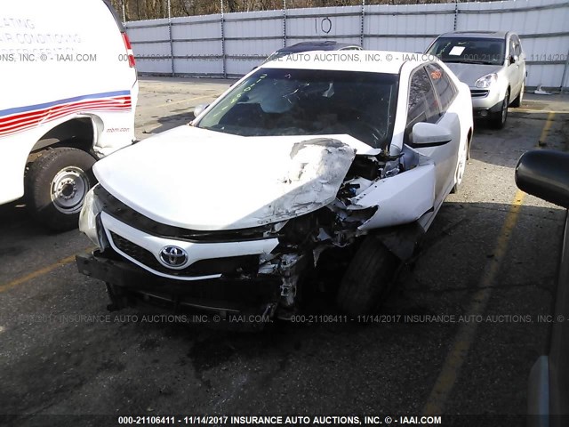 4T1BF1FK0CU178781 - 2012 TOYOTA CAMRY SE/LE/XLE WHITE photo 2