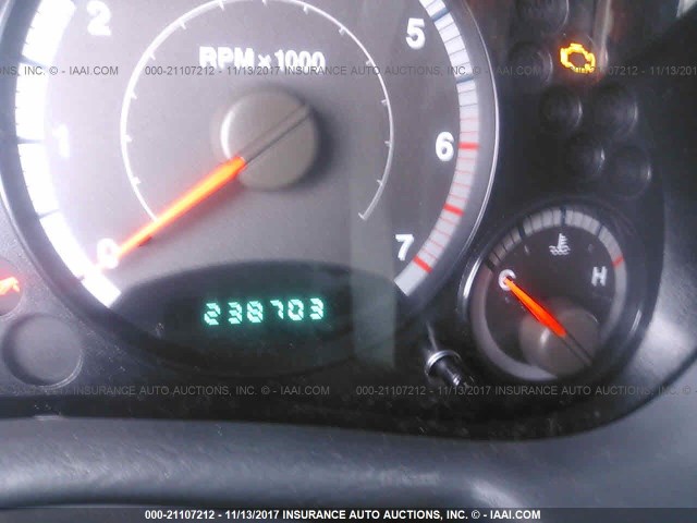 1J4GL38K55W565582 - 2005 JEEP LIBERTY RENEGADE BLACK photo 7