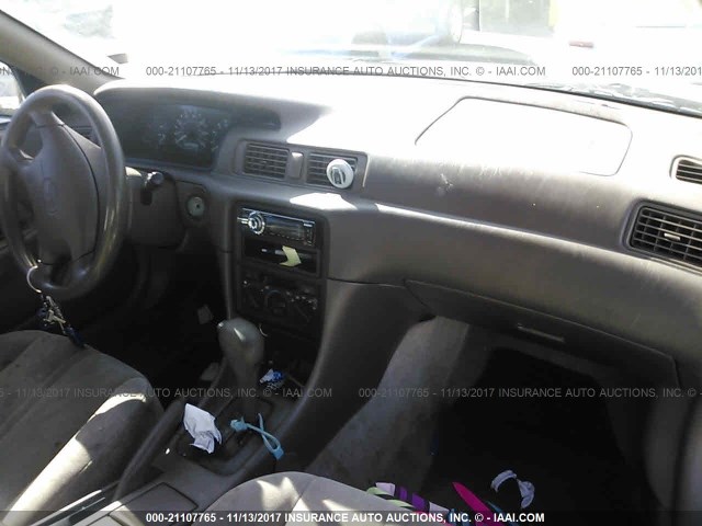 4T1BG22K7XU564676 - 1999 TOYOTA CAMRY CE/LE/XLE 灰色 照片 5