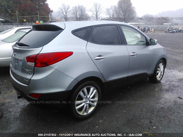 KM8JUCAC6DU606061 - 2013 HYUNDAI TUCSON GLS/LIMITED SILVER photo 4