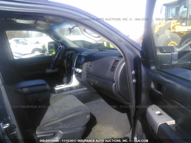 5TBDV54177S467998 - 2007 TOYOTA TUNDRA CREWMAX SR5 GRAY photo 5