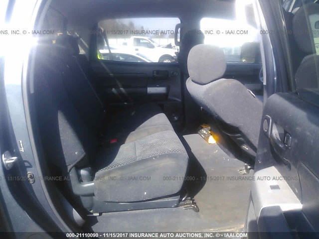 5TBDV54177S467998 - 2007 TOYOTA TUNDRA CREWMAX SR5 GRAY photo 8