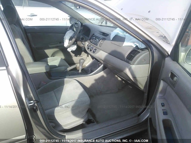 4T1BE32K93U143323 - 2003 TOYOTA CAMRY LE/XLE/SE TAN photo 5