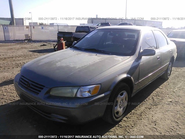 4T1BG22K8VU141635 - 1997 TOYOTA CAMRY CE/LE/XLE GOLD photo 2