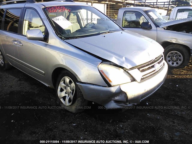 KNDMB233566042862 - 2006 KIA SEDONA EX/LX SILVER photo 6