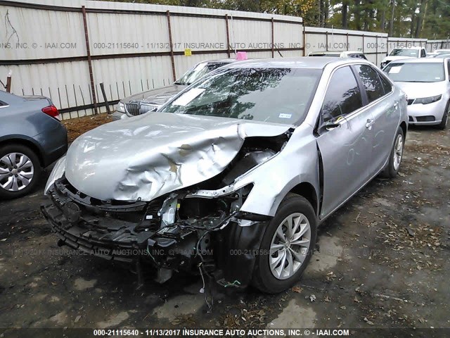 4T4BF1FK2GR581110 - 2016 TOYOTA CAMRY LE/XLE/SE/XSE SILVER photo 2