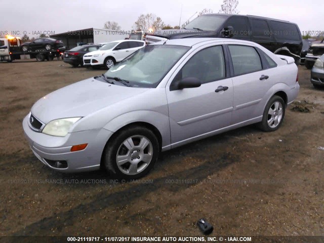1FAHP34N07W278951 - 2007 FORD FOCUS ZX4/S/SE/SES 银色 照片 2