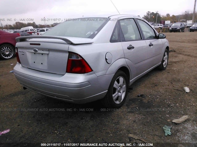 1FAHP34N07W278951 - 2007 FORD FOCUS ZX4/S/SE/SES 银色 照片 4