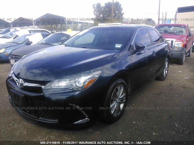 4T1BF1FK0GU116738 - 2016 TOYOTA CAMRY LE/XLE/SE/XSE Schwarz Foto 2