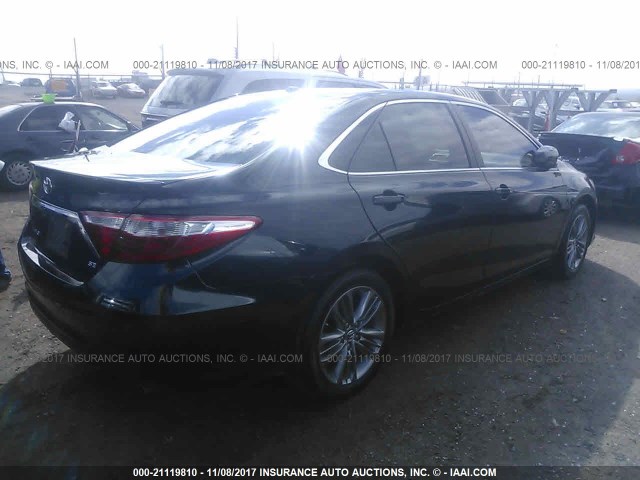 4T1BF1FK0GU116738 - 2016 TOYOTA CAMRY LE/XLE/SE/XSE Schwarz Foto 4