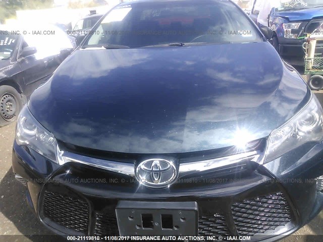 4T1BF1FK0GU116738 - 2016 TOYOTA CAMRY LE/XLE/SE/XSE BLACK photo 6