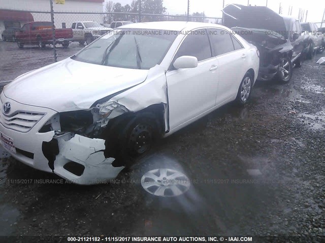 4T4BF3EK2BR171378 - 2011 TOYOTA CAMRY SE/LE/XLE WHITE photo 2