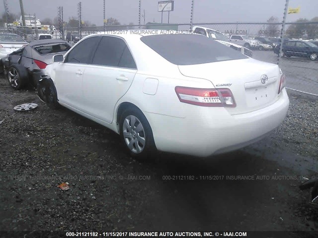 4T4BF3EK2BR171378 - 2011 TOYOTA CAMRY SE/LE/XLE Белый фото 3