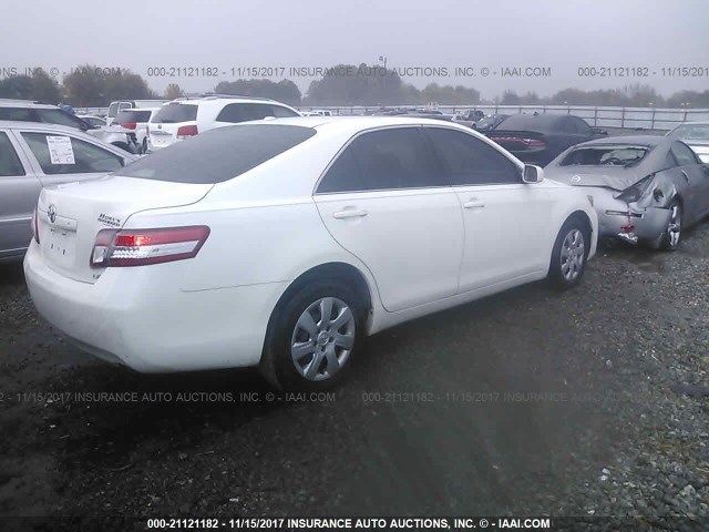 4T4BF3EK2BR171378 - 2011 TOYOTA CAMRY SE/LE/XLE WHITE photo 4