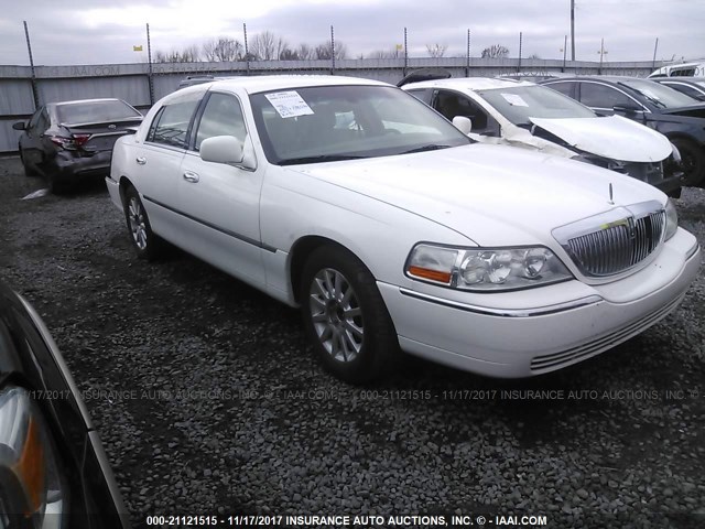 1LNHM81V86Y640401 - 2006 LINCOLN TOWN CAR SIGNATURE WHITE photo 1