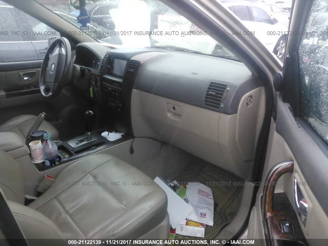 KNDJC733655367828 - 2005 KIA SORENTO EX/LX GOLD photo 5