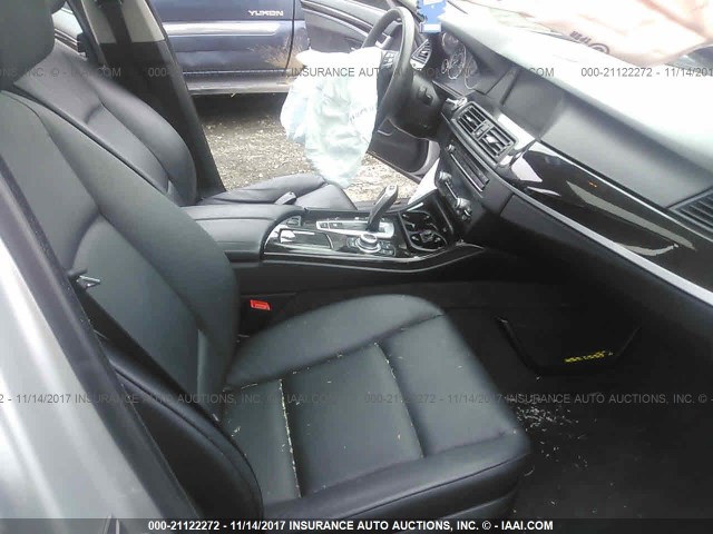 WBAXH5C54CDW10568 - 2012 BMW 528 XI SILVER photo 5