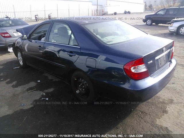 4T1BE32K23U228424 - 2003 TOYOTA CAMRY LE/XLE/SE ლურჯი ფოტო 3