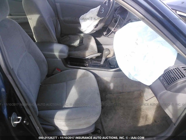 4T1BE32K23U228424 - 2003 TOYOTA CAMRY LE/XLE/SE ლურჯი ფოტო 5