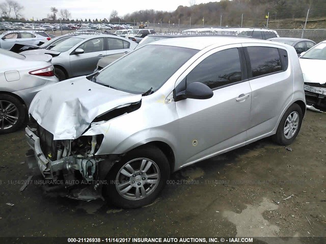 1G1JA6SH1C4150566 - 2012 CHEVROLET SONIC LS Gümüş foto 2
