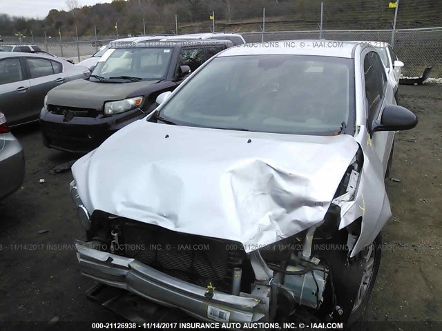 1G1JA6SH1C4150566 - 2012 CHEVROLET SONIC LS Gümüş foto 6