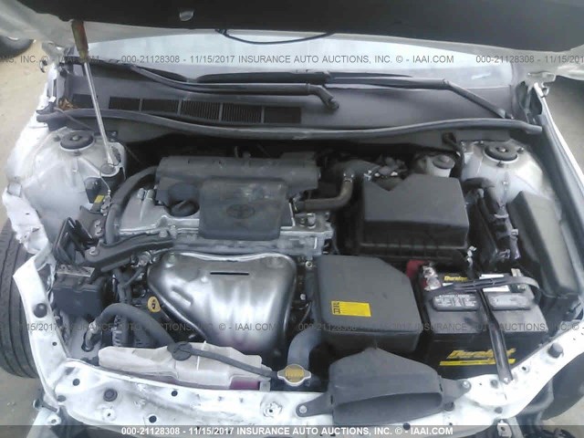 4T1BF1FK1FU052806 - 2015 TOYOTA CAMRY LE/XLE/SE/XSE WHITE photo 10