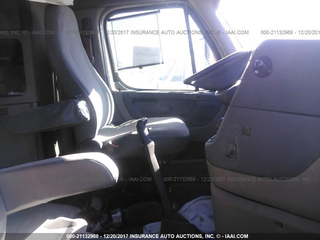 3AKJGLDR2DSBA4449 - 2013 FREIGHTLINER CASCADIA 125  BROWN photo 5