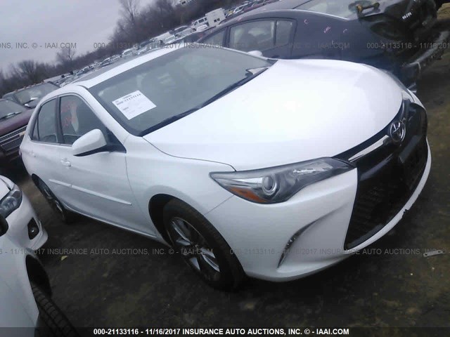 4T1BF1FK2GU123318 - 2016 TOYOTA CAMRY LE/XLE/SE/XSE WHITE photo 1