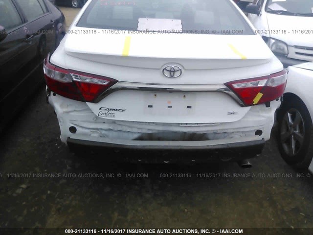 4T1BF1FK2GU123318 - 2016 TOYOTA CAMRY LE/XLE/SE/XSE WHITE photo 6