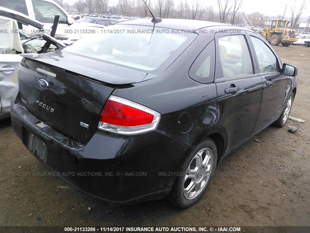 1FAHP35N38W181534 - 2008 FORD FOCUS SE/SEL/SES BLACK photo 4