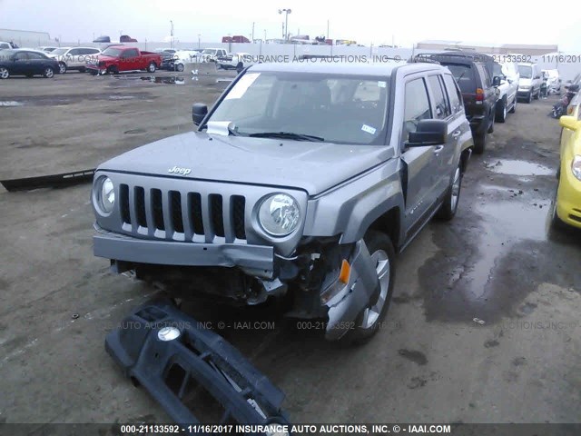 1C4NJPFA8HD208823 - 2017 JEEP PATRIOT LATITUDE SILVER photo 2