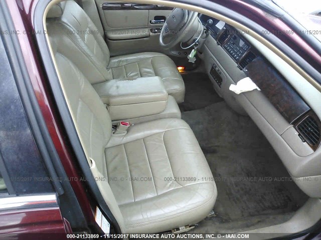 1LNHM82W7YY884809 - 2000 LINCOLN TOWN CAR SIGNATURE BURGUNDY photo 5