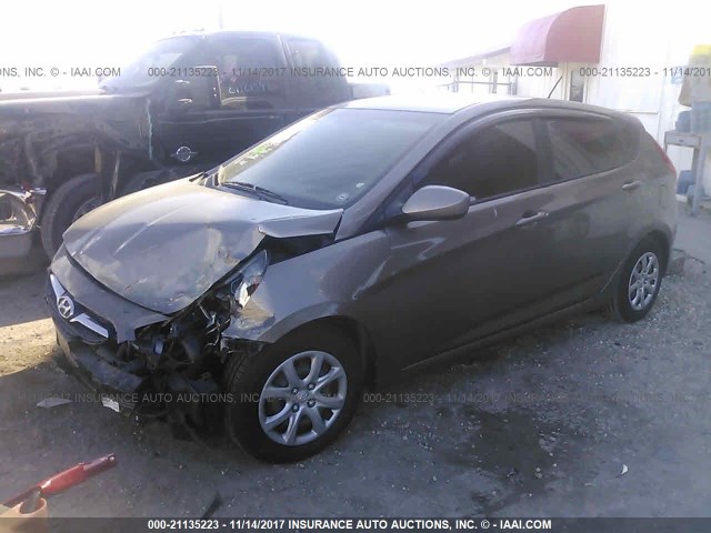 KMHCT5AE5EU141752 - 2014 HYUNDAI ACCENT GLS/GS GRAY photo 2