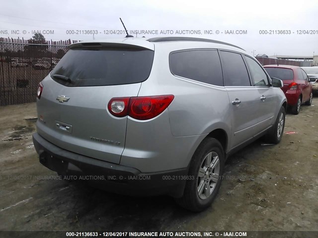 1GNER23D09S132528 - 2009 CHEVROLET TRAVERSE LT SILVER photo 4