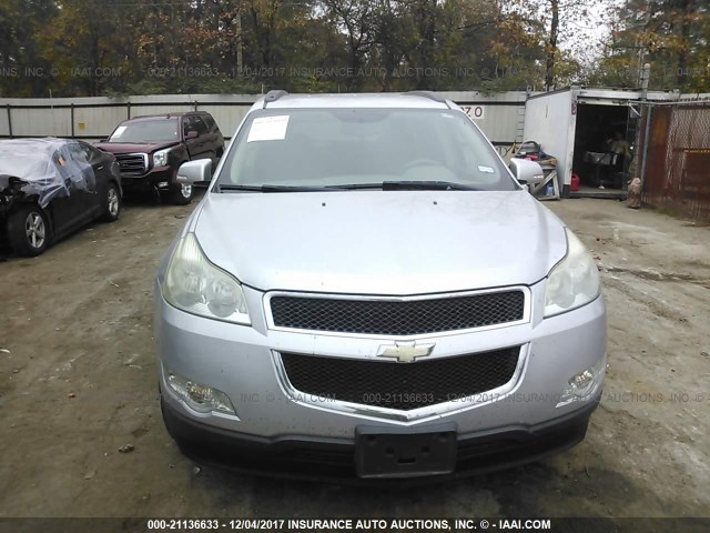 1GNER23D09S132528 - 2009 CHEVROLET TRAVERSE LT SILVER photo 6