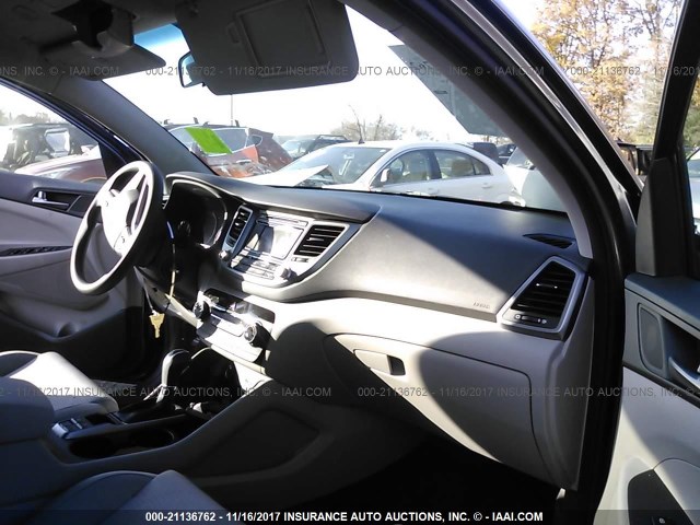 KM8J3CA41HU492617 - 2017 HYUNDAI TUCSON LIMITED/SPORT AND ECO/SE GRAY photo 5